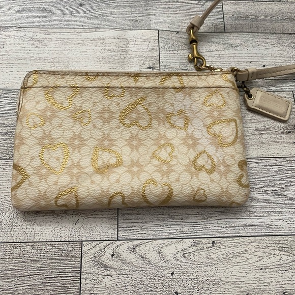 Coach Wristlet Leather Cream Gold Hearts - Picture 3 of 7